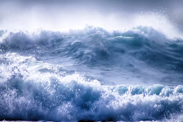 Uma Tempestade Impressionante Costa Pacífico Vento Sopra Spray Crista Onda — Fotografia de Stock