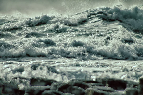 Turbulentní Vlny Tichého Oceánu Drsná Krása Čedičových Skal — Stock fotografie