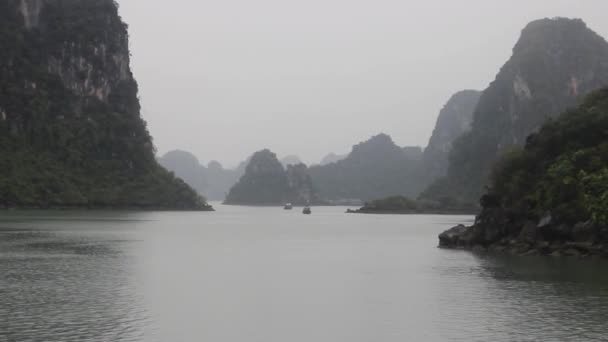 Bahía de Halong, naturaleza vietnamita. — Vídeos de Stock