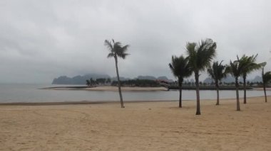 Kışın deniz kenarı tatil köyü