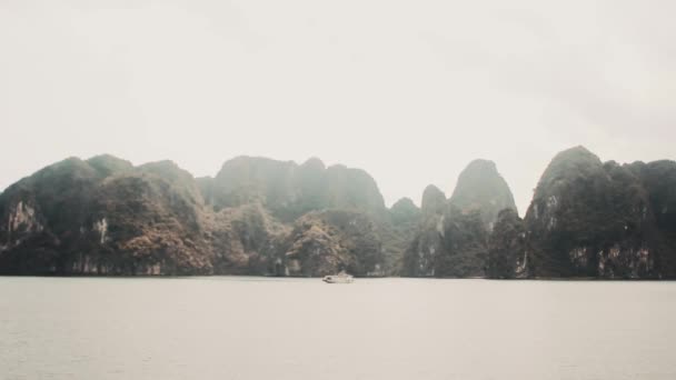 Halong Bay, natureza vietnamita. — Vídeo de Stock