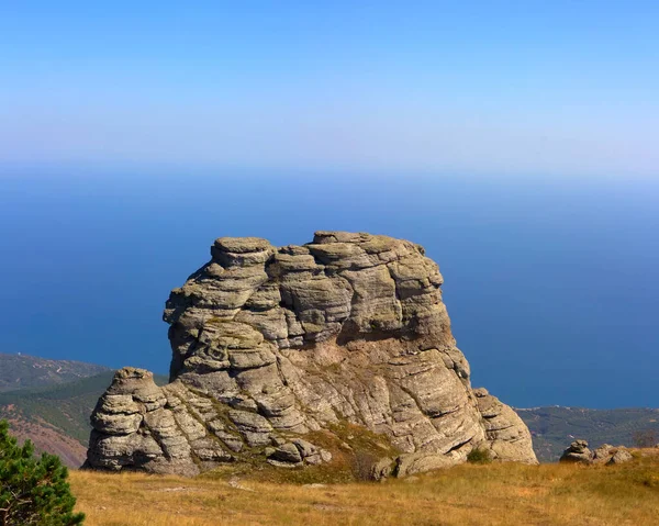 Los Pilares Piedra Forman Capas Lava Sobre Valle Aldea Crimea — Foto de Stock