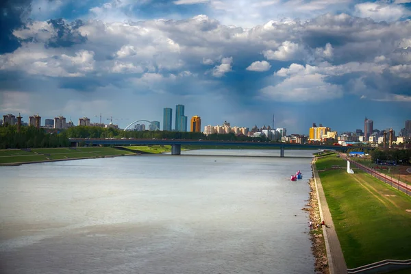 Huvudstad Kazakstan Staden Astana Utsikt Över Floden Från Bron — Stockfoto