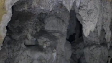 Caveoloji. Mağarada sarkıtlar (konjestilasyon, helictite)
