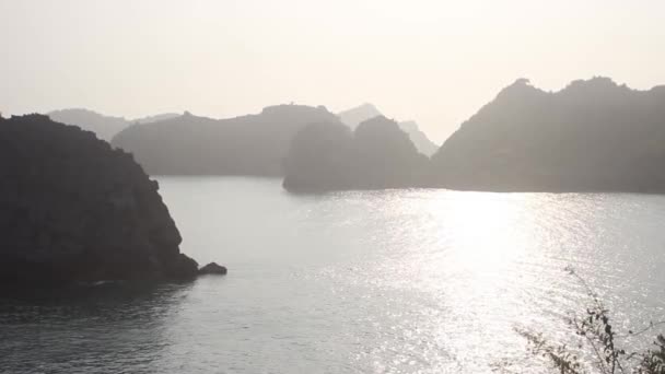 Halong Bay, vietnamesisk natur. — Stockvideo