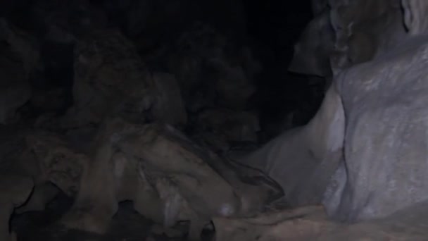 Jeskyně, bezedný ponor — Stock video