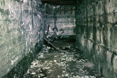 Dehşet verici bir yeraltı odası. Cehennemin kalbindeki geçitler