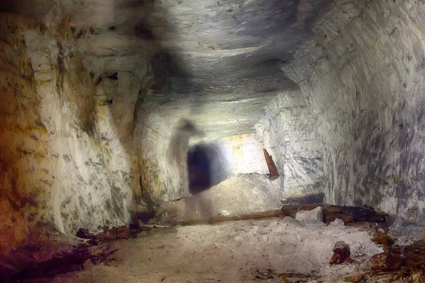 Ciemna Jaskinia Pod Ziemią Tunelu — Zdjęcie stockowe