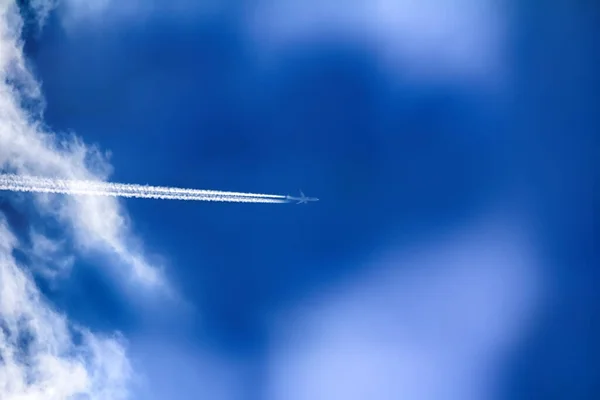 Avión Reacción Cielo Rutas Aéreas Por Vapor Blanco Vuelo — Foto de Stock