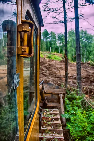 Erdőpusztítás Építkezés Céljából Buldózer Megtisztítja Területet Északi Tűlevelű Erdőkben Található — Stock Fotó