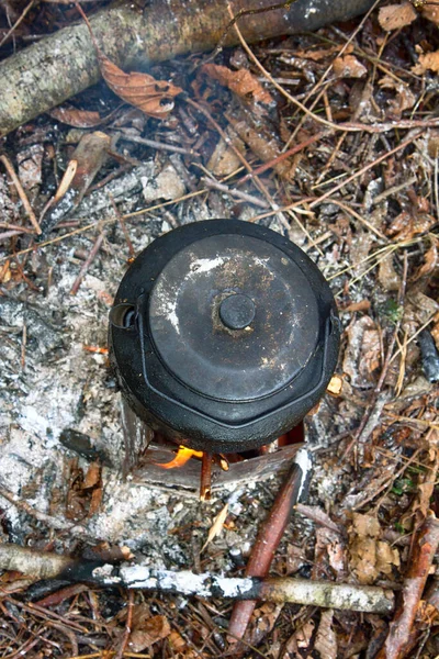 Theepot Koken Boven Open Vuur Camping — Stockfoto