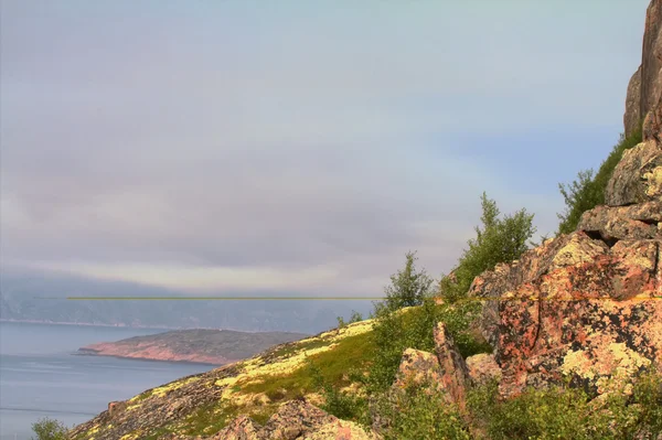 Kusten av Barents hav med bay — Stockfoto