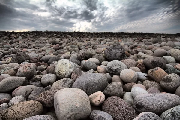 Playa de rocas en la orilla del mar de Barents — Foto de Stock