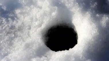 Buz balıkçılık bölüm balık çekerek ile