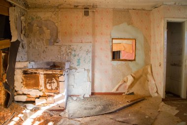 yıkılmış ev harabeleri