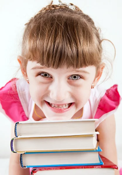 Kleines Mädchen mit den Büchern — Stockfoto