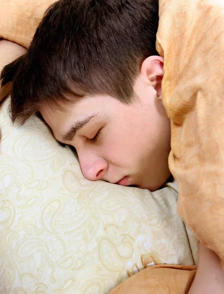 Joven durmiendo. — Foto de Stock