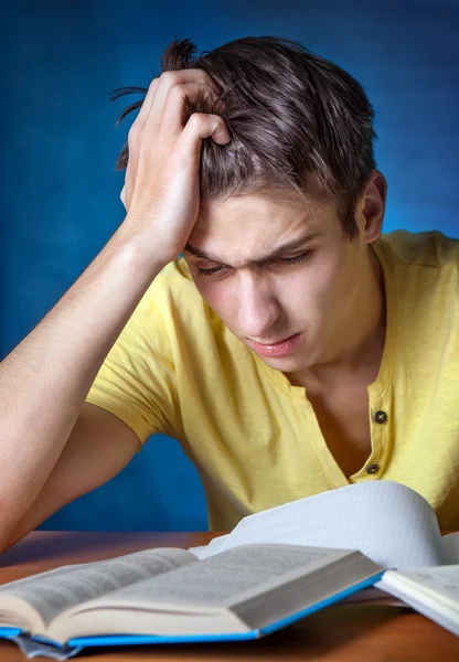 Estudante triste com um livro — Fotografia de Stock