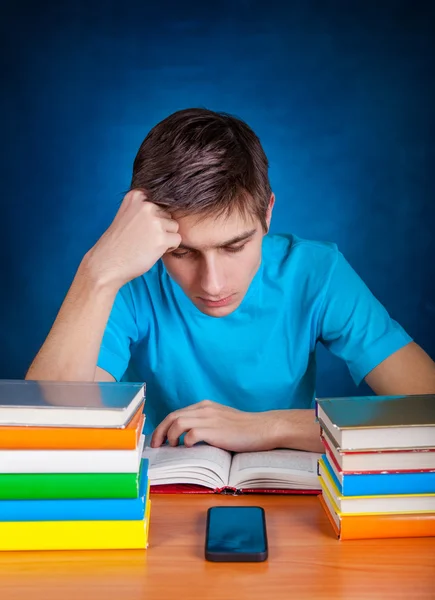 Étudiant avec téléphone portable — Photo