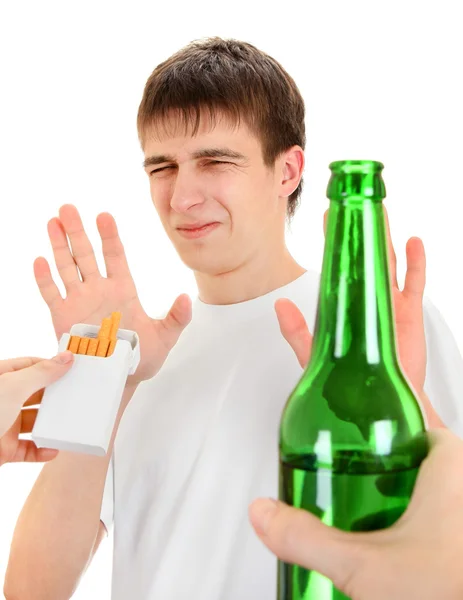 Teenager rifiuti sigarette e birra — Foto Stock