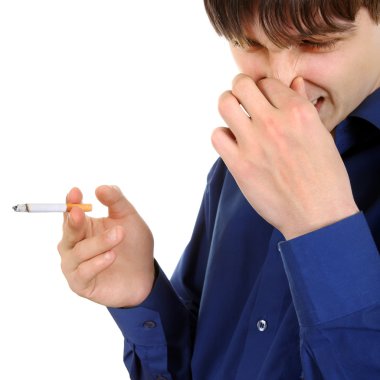 Sigara ile memnun genç adam