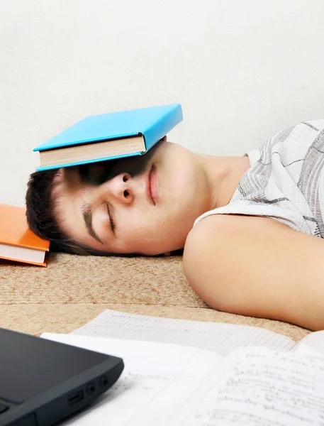 Adolescente dormir com o Livro — Fotografia de Stock