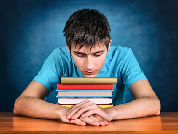 Cansado adolescente com um livros — Fotografia de Stock