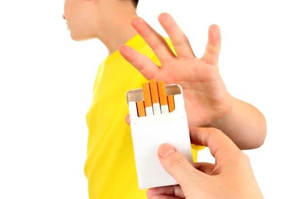 Adolescent refuser des cigarettes — Photo