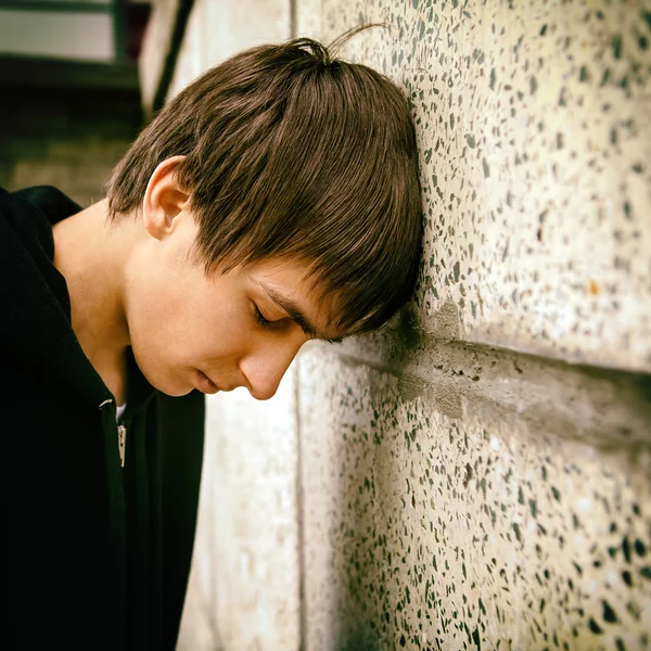 Smutny nastolatek odkryty — Zdjęcie stockowe