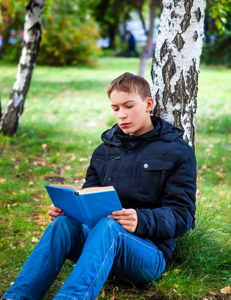 Teenager with the Book — Stock Photo, Image