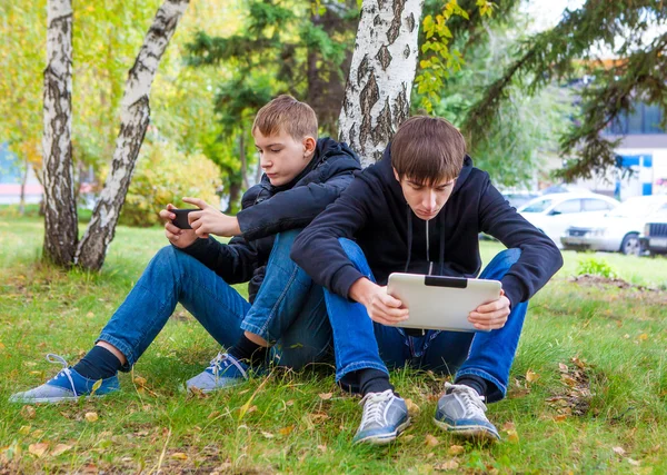 Niños con Gadgets —  Fotos de Stock