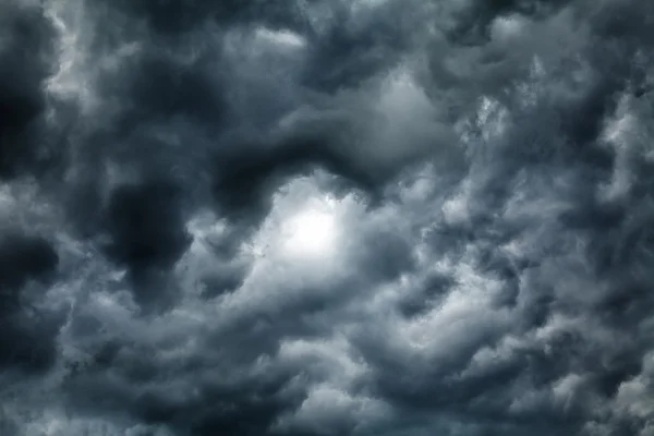 Dramatik Bulutlar Arkaplanı