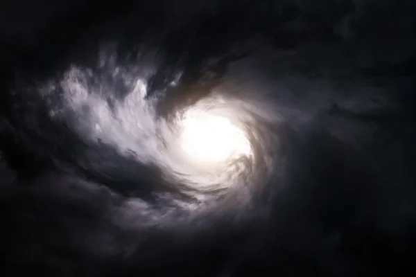 Размытый Вихрь Темных Грозовых Облаках — стоковое фото