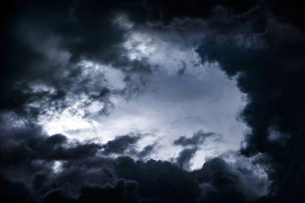 Тлі Темних Драматичних Штормових Хмар — стокове фото