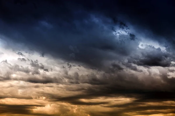 Tmavé Dramatické Bouřkové Mraky Oblasti Pozadí — Stock fotografie