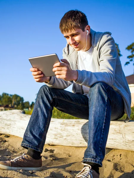 Young Man Tablet Computer Sit Log Nature Background — Stock Photo, Image