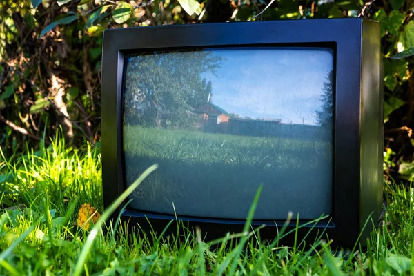 Old Analog Television Set Grass Outdoor — Stock Photo, Image