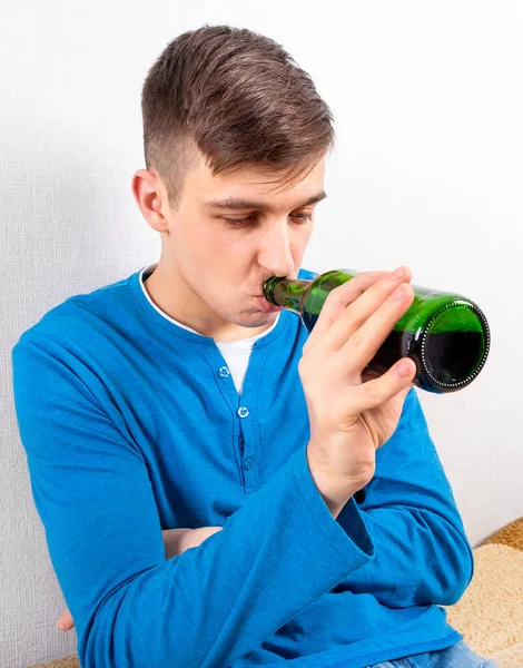 Young Man Drink Beer Wall Room — Stock Photo, Image