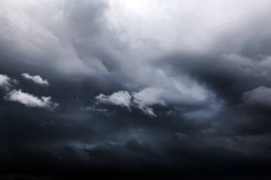 Karanlık ve dramatik fırtına bulutları arka plan