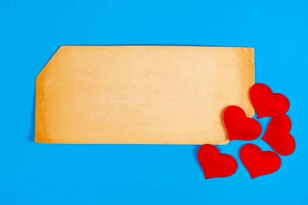 Красные Сердечки Старом Бланковом Бумажном Фоне — стоковое фото