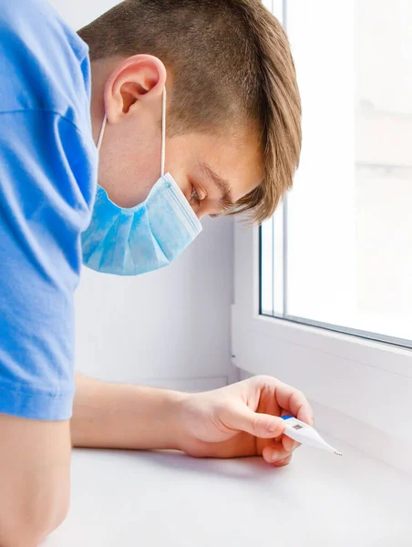 Young Man Flu Mask Check Thermometer Window — Stock Photo, Image