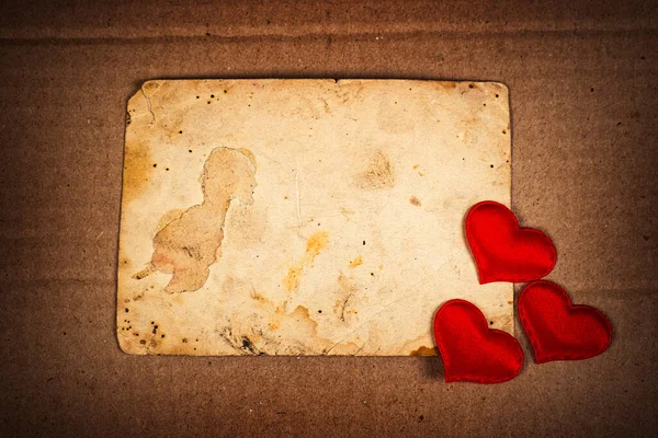 Старая Пушистая Папка Красными Сердечками — стоковое фото