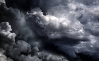Fırtına ve Yağmurdan Önce Dramatik Kara Bulutlar