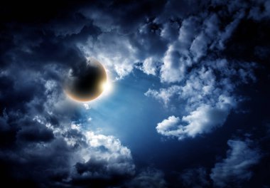 Soyut Kara Fırtına Bulutları 'nda Güneş tutulması