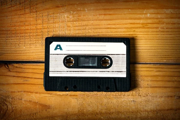 Alte Audiokassette Auf Den Holzplanken Hintergrund Nahaufnahme — Stockfoto