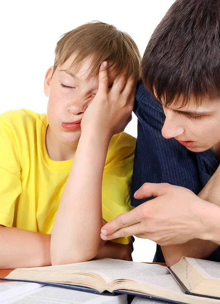 Fatigué Enfant Parent Faire Des Devoirs Sur Fond Blanc Gros — Photo