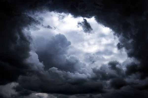 Dramáticas Nubes Oscuras Ante Tormenta Truenos Lluvia — Foto de Stock