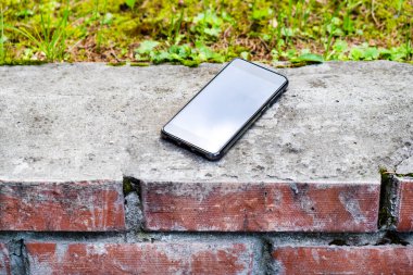 Sokakta Kaldırımda Kayıp Cep Telefonu