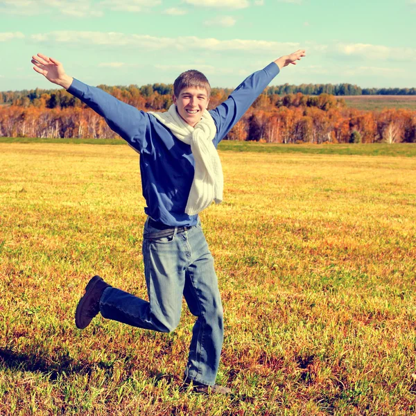 Glücklicher Teenager beim Laufen — Stockfoto