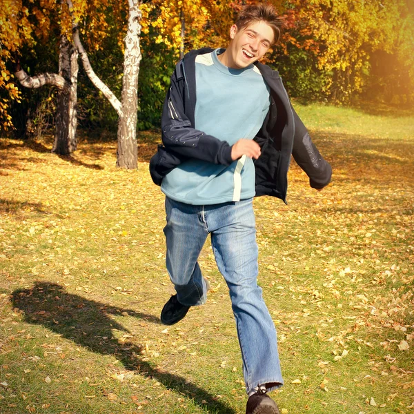 Šťastný teenager běží — Stock fotografie